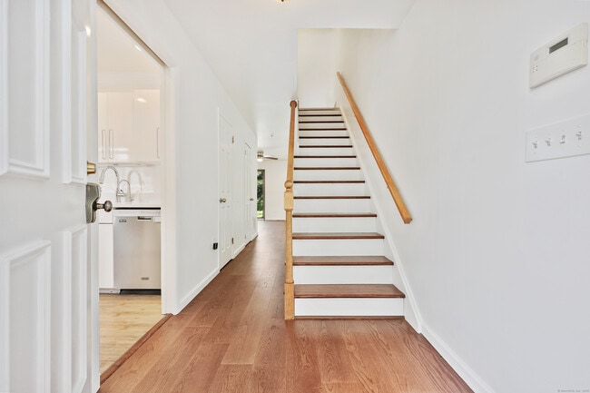 Building Photo - 75 Cos Cob Ave
