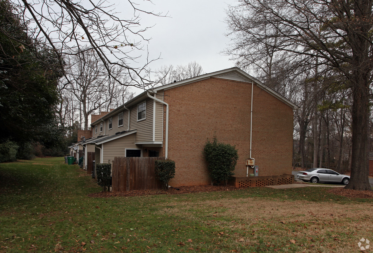 Back of complex - Sharon East Apartments