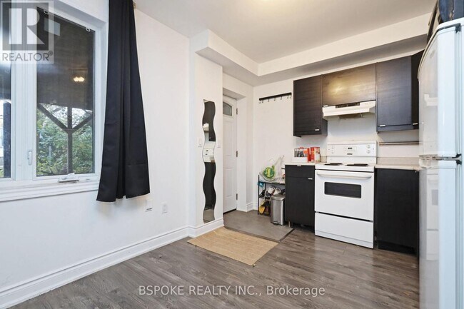 Photo du bâtiment - 176 Hiawatha Rd