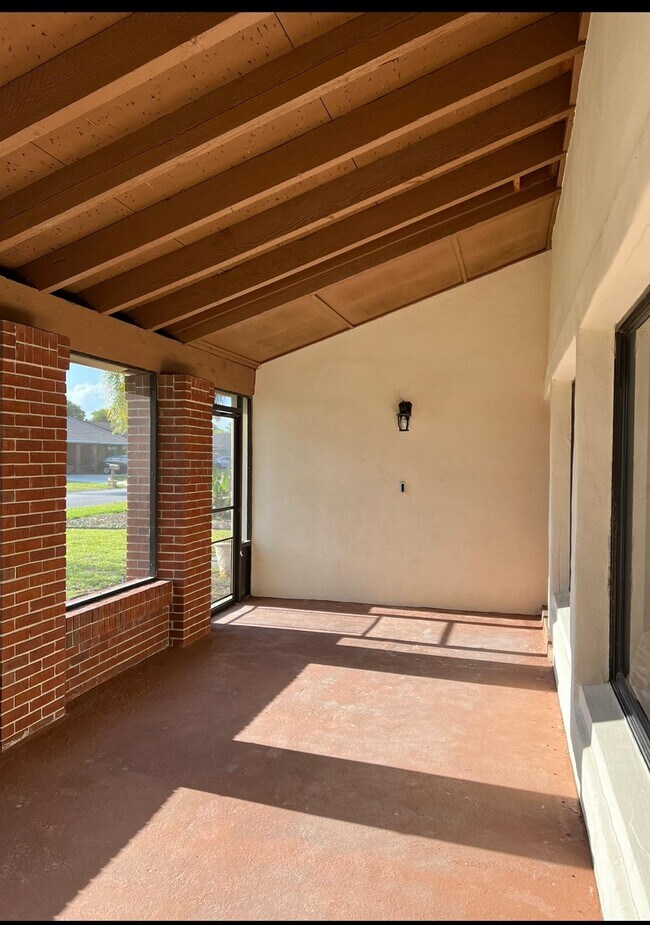 Building Photo - 25 S Flag Ct