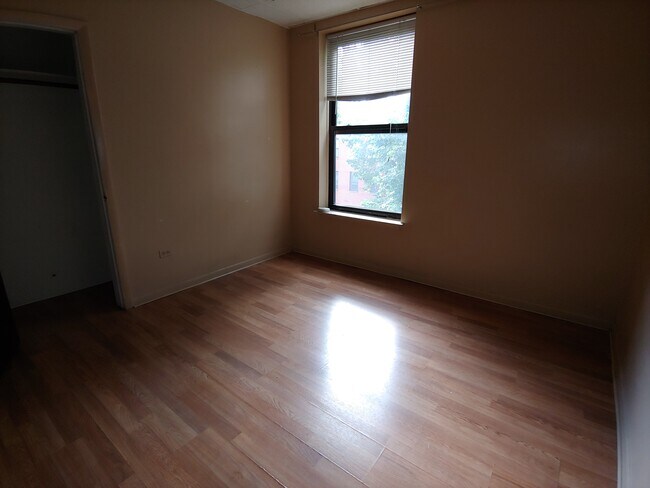 Building Photo - 1062 W Polk St