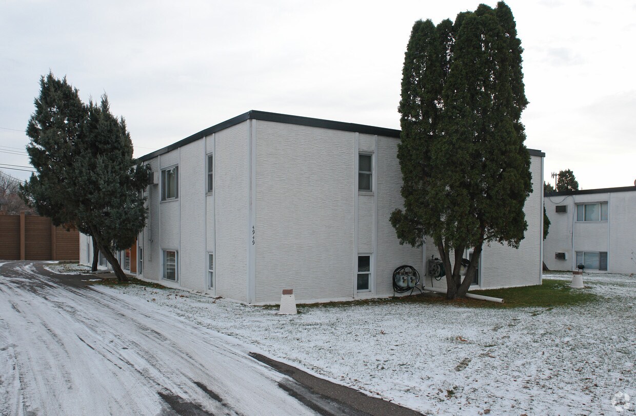 Primary Photo - 4949 3rd St NE