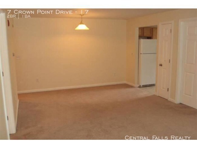 Building Photo - 2 Bedroom/ H/HW included ! Available Now !