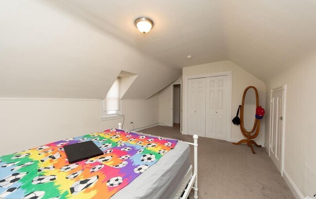 Foto del edificio - 562 Leverington Ave