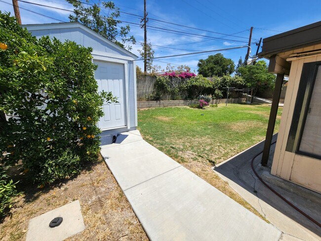 Foto del edificio - Excellent home on large lot for lease!