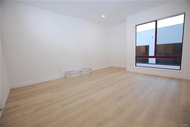 Foto del edificio - 6820 Remmet Ave