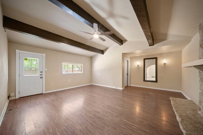 Building Photo - 2514 Woodbury Dr