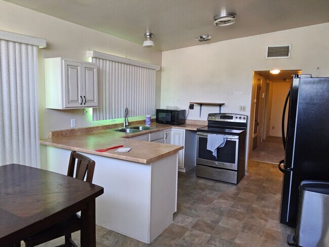 Foto del edificio - Large 3 Bedrooms, 2 Bath Home for Rent