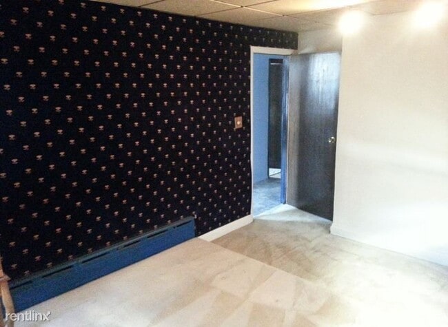 Building Photo - 3 br, 1 bath Condo - 738 Pennington St