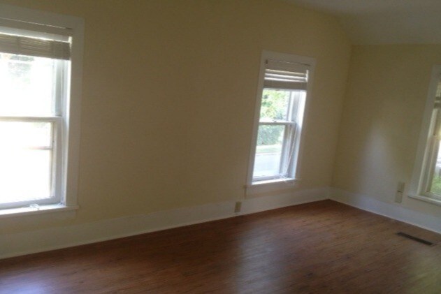 Primary Photo - 1714 N Dewey Ave