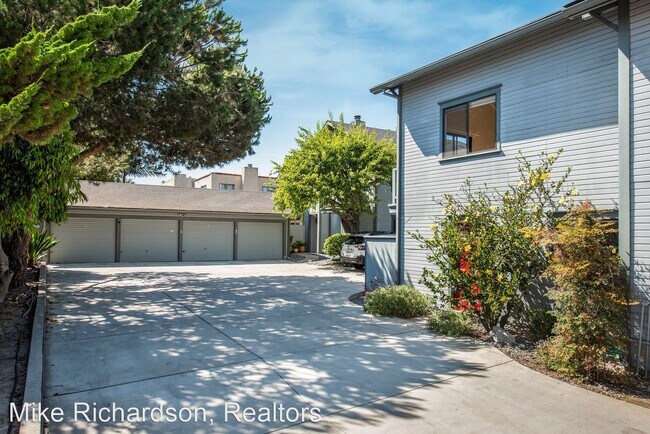 Building Photo - 2 br, 1.5 bath House - 25 Ocean View - B4