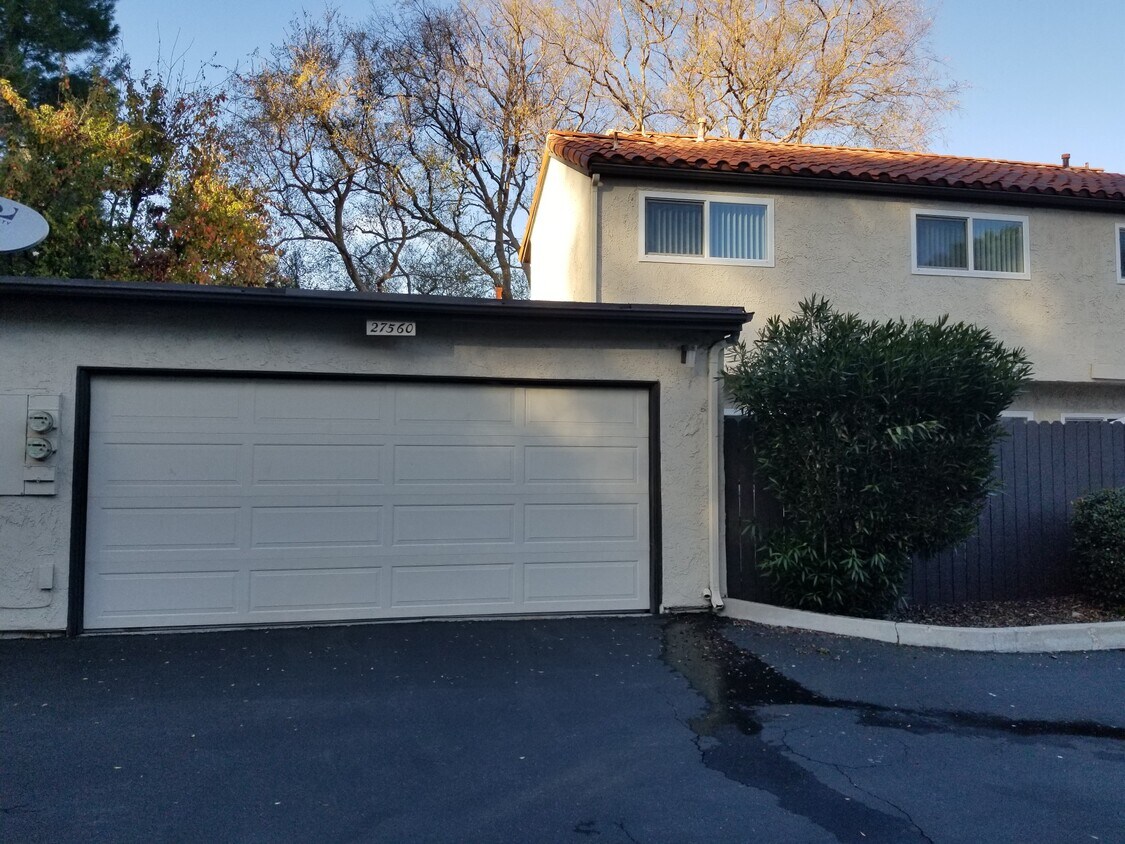 27560 Rondell St Unit rondell st, Agoura Hills, CA 91301 Condo for