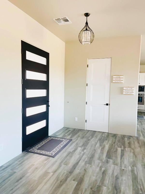 Building Photo - 14329 E Dale Ln