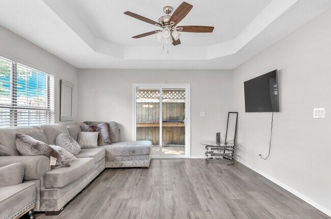 Building Photo - Pet Friendly 4 Bedroom Home in Fort Walton...