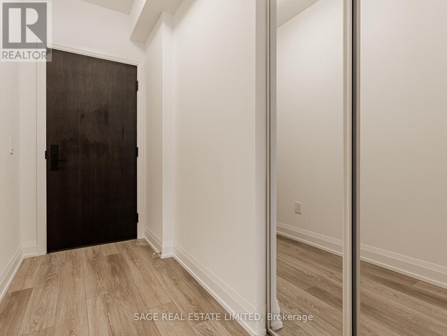 Building Photo - 20 Soudan Ave