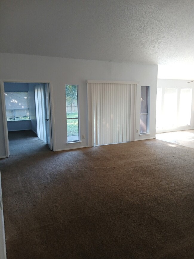 Foto del edificio - 10211 Golden Sunshine Dr