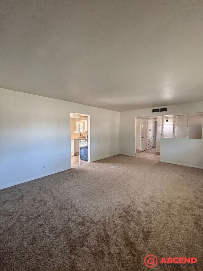 Building Photo - 3 Bed / 2 Bath Home on 2 Acres of Cattle L...