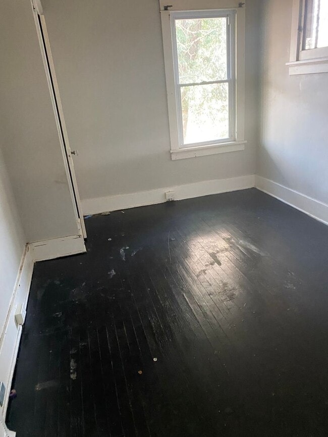 Building Photo - 5931 Emma Ave