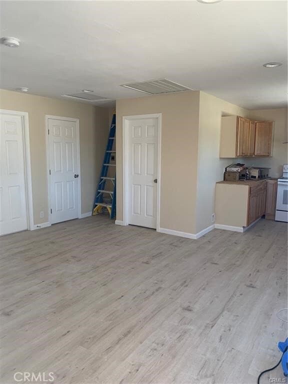 Building Photo - 21533 Pine Ridge Ave