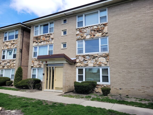 Unit #13 Building - 3166 W Meadow Lane Dr