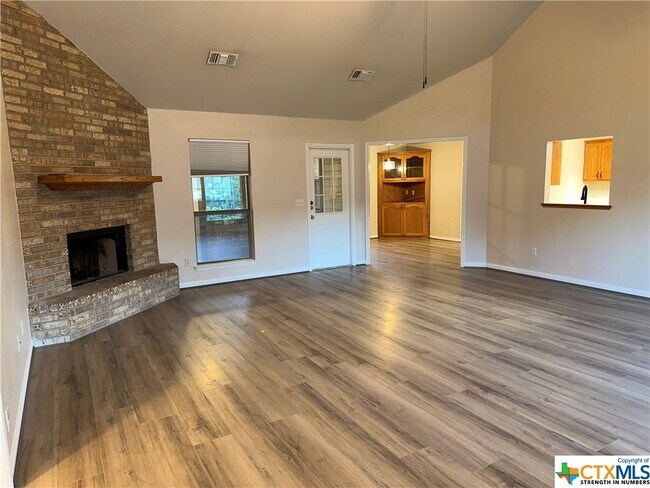 Building Photo - 412 E Tanglewood Dr