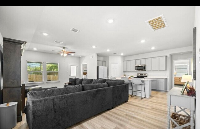 Foto del edificio - 1711 Merritt St