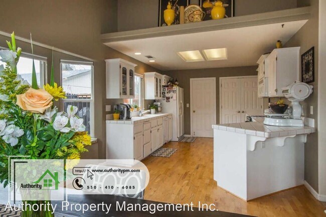 Foto del edificio - 3 br, 2 bath House - 1965 Yahi Ln.