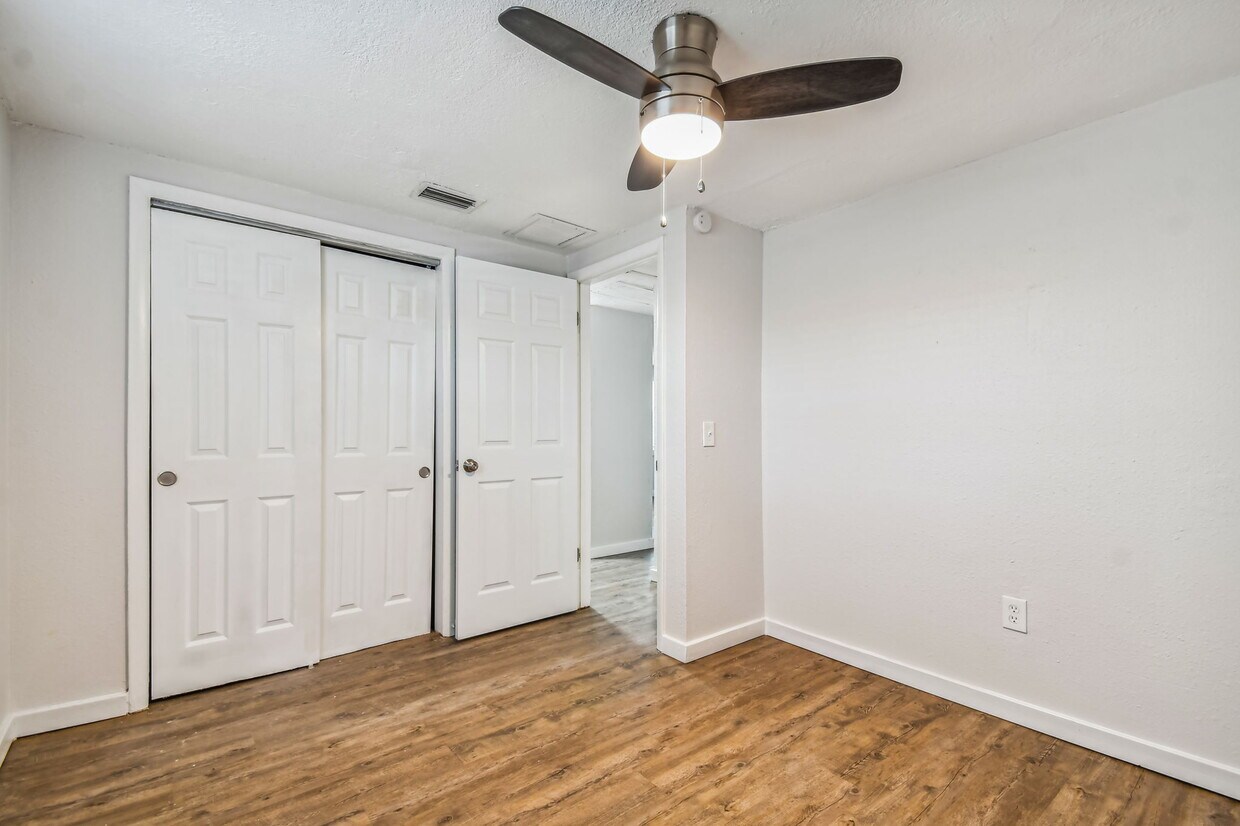 Primary Photo - 5314 E Columbus Dr