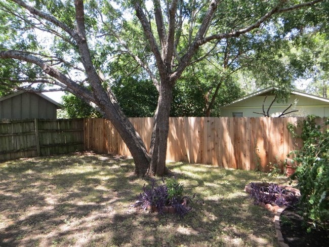 Building Photo - Round Rock Duplex with Large Yard