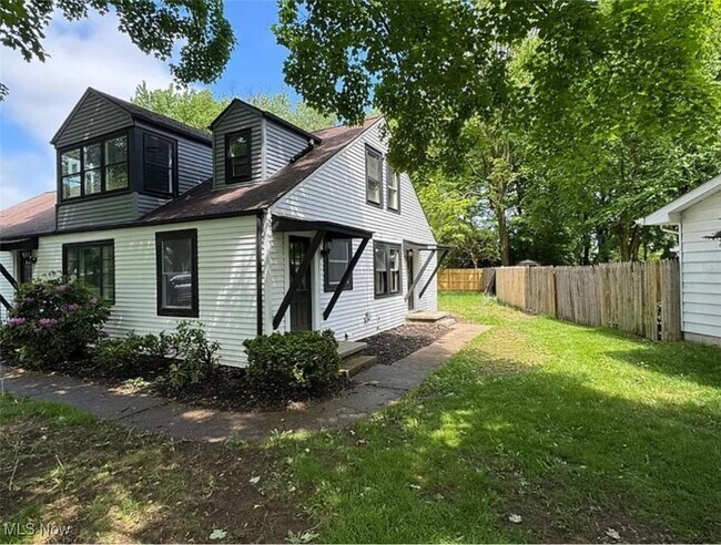 Foto del edificio - 7845 Emery Cir