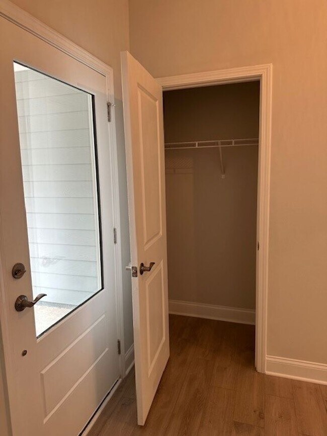 Foto del edificio - 505 Colebrook Wy