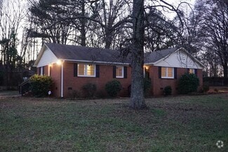 Building Photo - 8033 Albemarle Rd