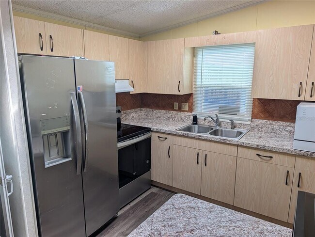 Building Photo - 7037 Naranja St