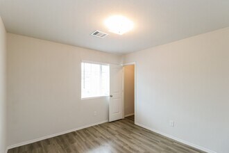 Building Photo - 2722 Madison Ct