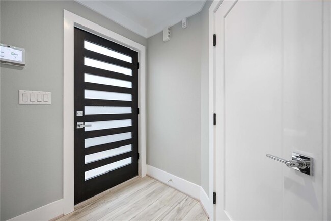 Building Photo - 608 W 28th St