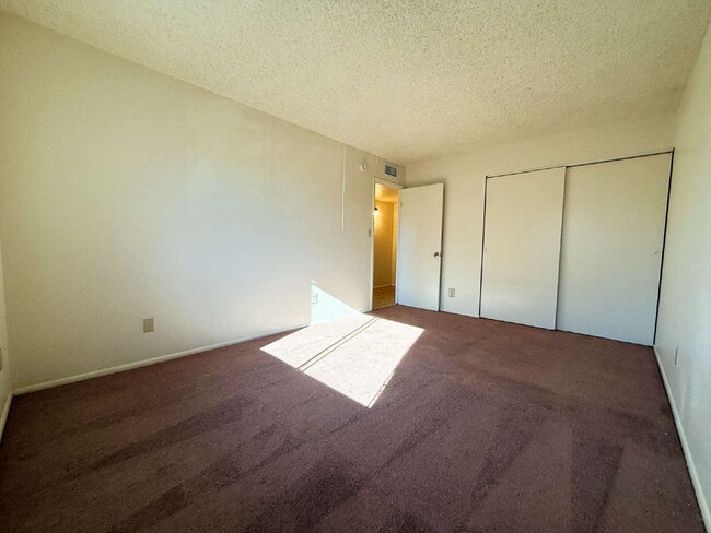 Building Photo - "Charming 2-Bedroom Oasis in Phoenix with ...