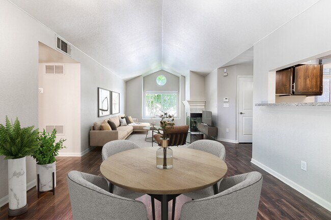 Foto del edificio - Larkspur Woods Apartment Homes