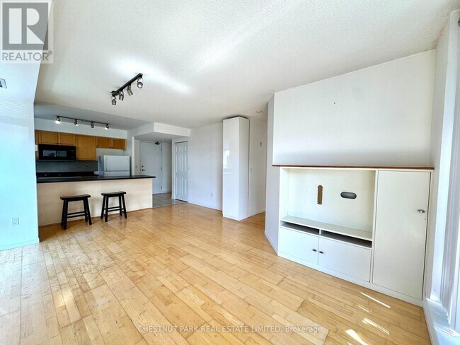 Photo du bâtiment - 311-311 Richmond St E