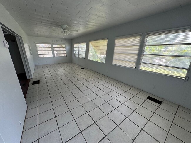 Building Photo - Spacious 2-Bed/2-Bath Mobile Home for Rent!