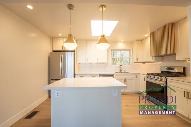 Building Photo - 645 Fawn Dr
