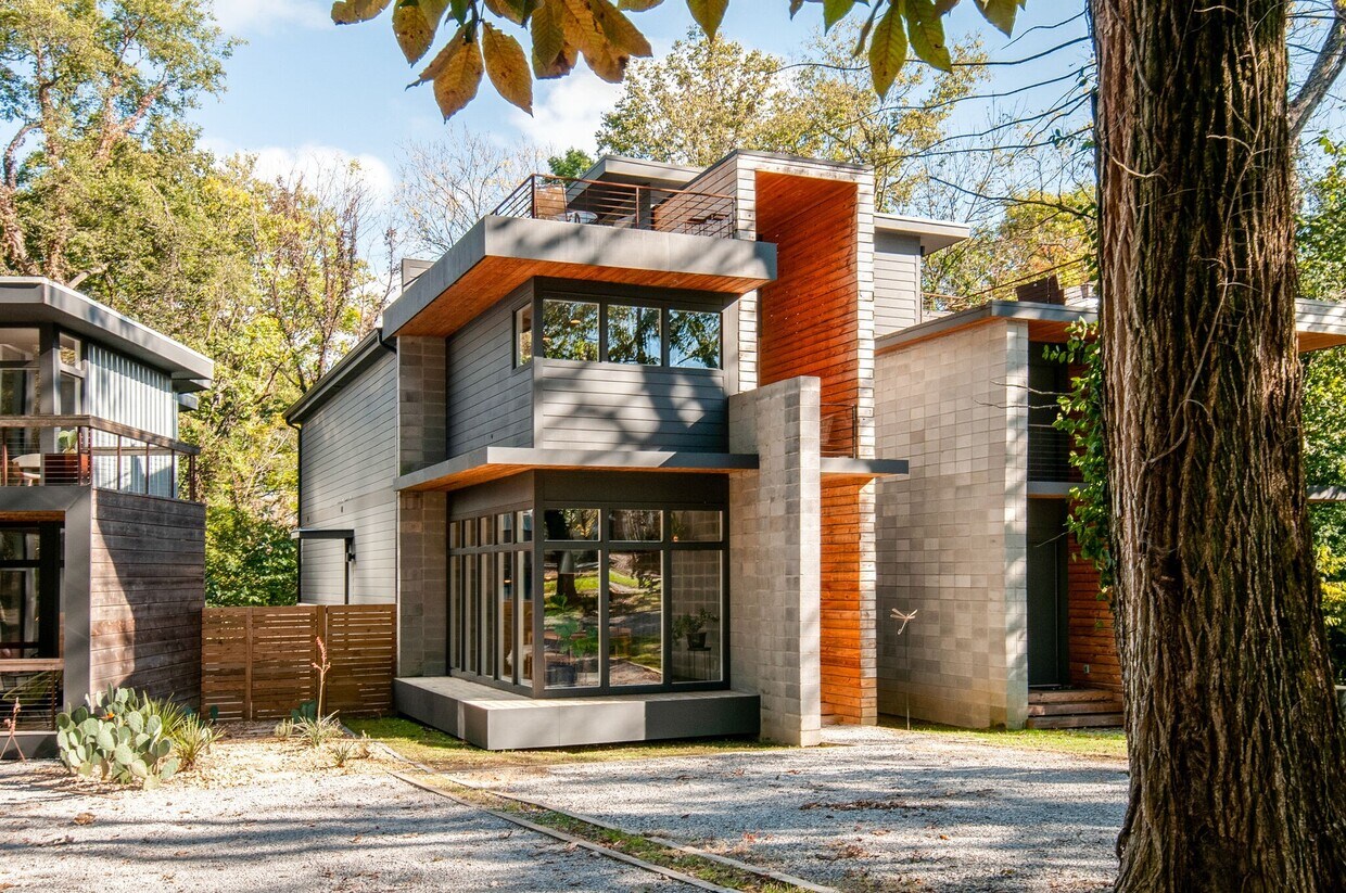 Primary Photo - 1413 Riverside Dr