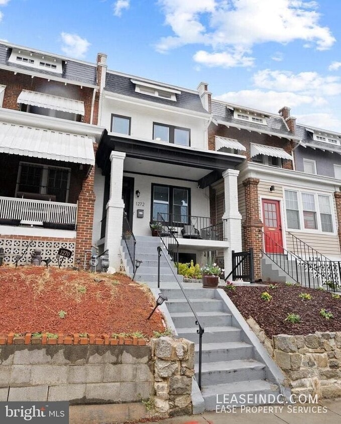 Photo - 1272 Oates Street NE-