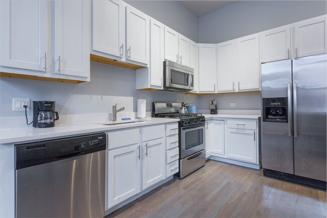 Foto del edificio - 738 N May St