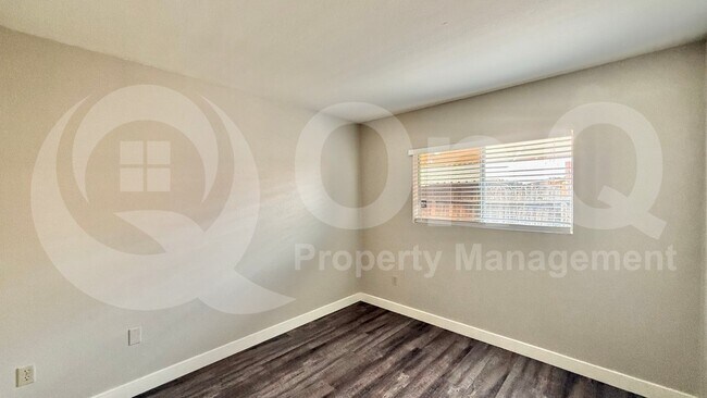 Building Photo - 3004 E Waltann Ln