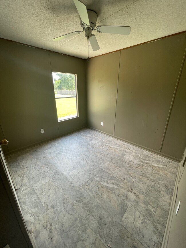 Foto del edificio - 1484 Joe Miller Rd