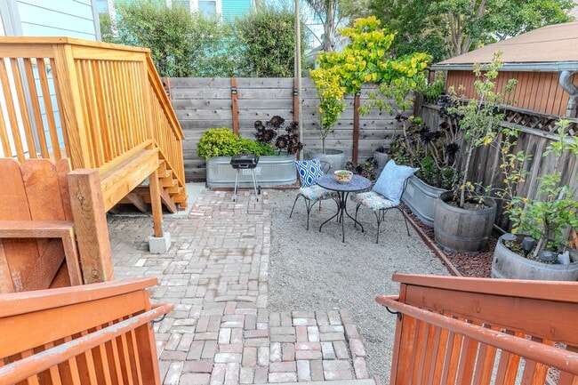 Building Photo - 1009 Arlington Ave