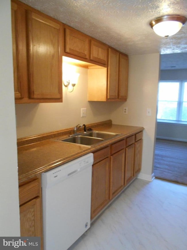 Building Photo - 3657 Woodhaven Ct