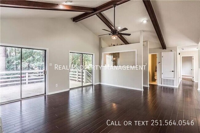 Building Photo - 2004 Pine Needle Dr E