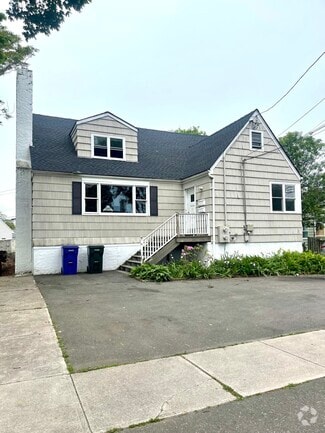 Building Photo - 1345 Main St