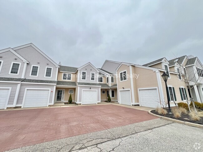 Building Photo - 37 Village Dr